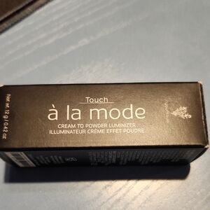 Younique Touch à la mode Highlighter